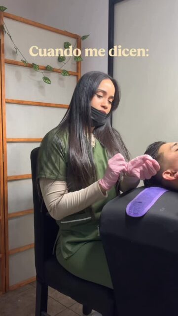 ✨ Una limpieza facial profunda no es solo limpiar la piel. ✨

Es un tratamiento completo que ayuda a mantenerla sana, equilibrada y luminosa. Durante el procedimiento exfoliamos para eliminar células muertas, preparamos la piel para realizar las extracciones de forma adecuada, hidratamos para devolver confort y trabajamos cada paso según las necesidades de cada rostro.

Porque una piel bonita no se logra solo limpiando, sino cuidándola de manera integral. 💆‍♀️✨

#LimpiezaFacial #CuidadoDeLaPiel #Skincare #PielSaludable #estėticafacial